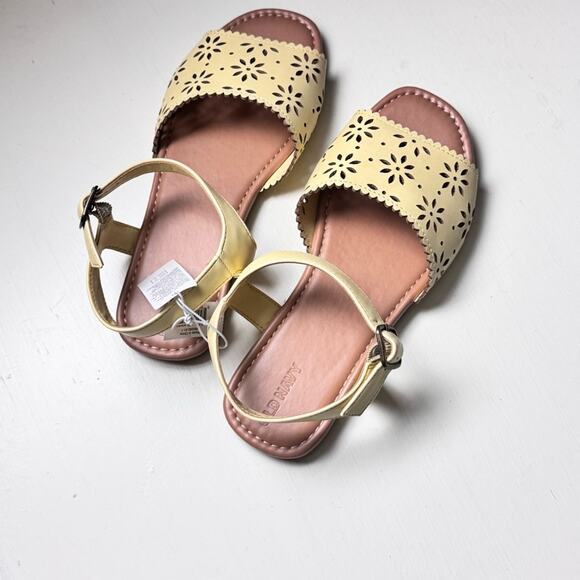 Old Navy Girl's Butter Sandals with Perforated Design and Ankle Straps Sz 4Y - Picture 6 of 11